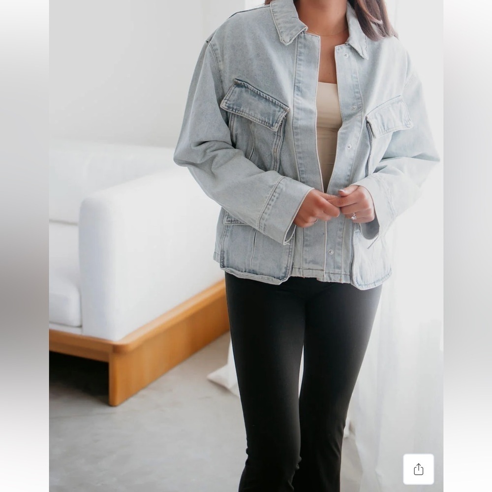 Veveret Denim Utility Jean Jacket Size Medium Light Wash Oversized Cargo Pockets